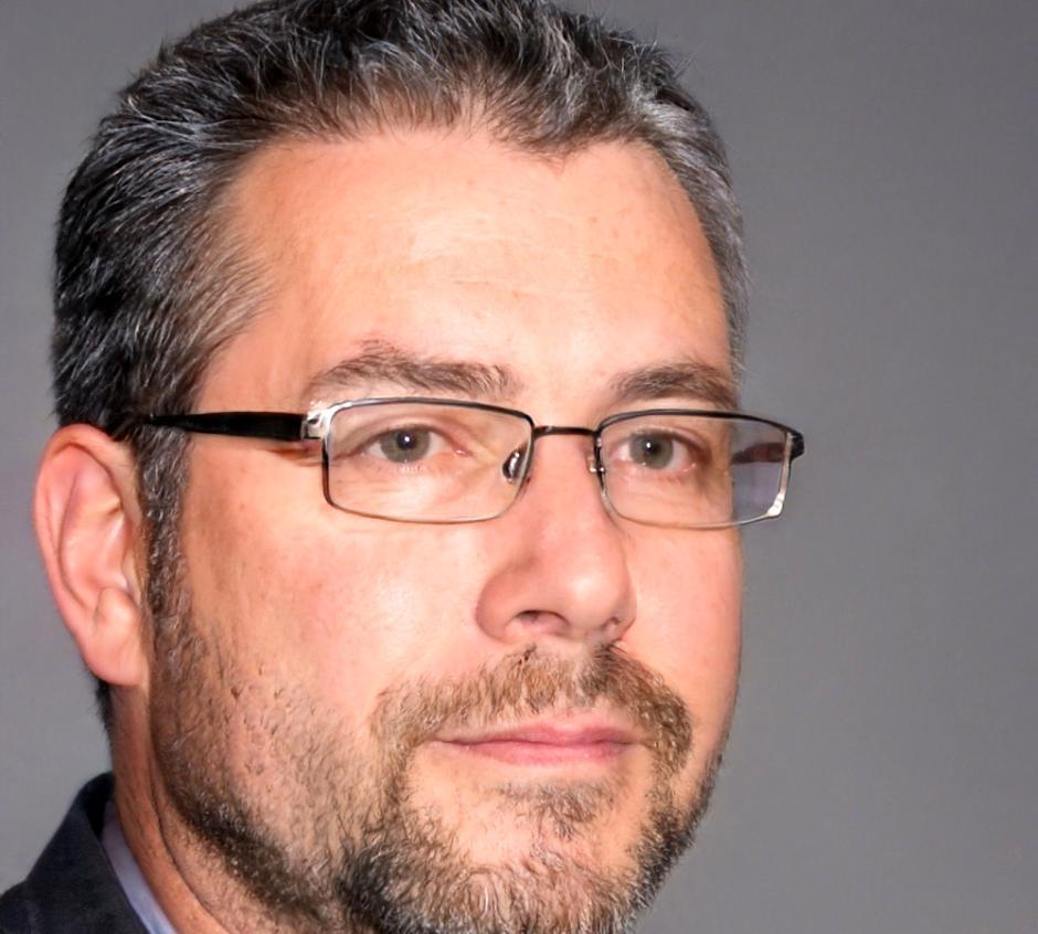 Thomas Mueller, Finanzanalyst